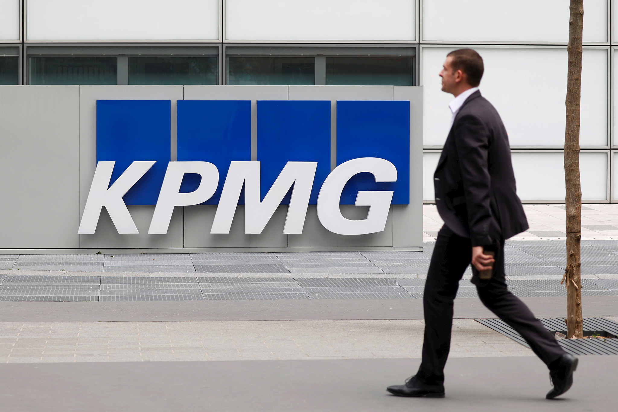 kpmg-agrees-400m-sale-of-restructuring-unit-to-hig-capital-private